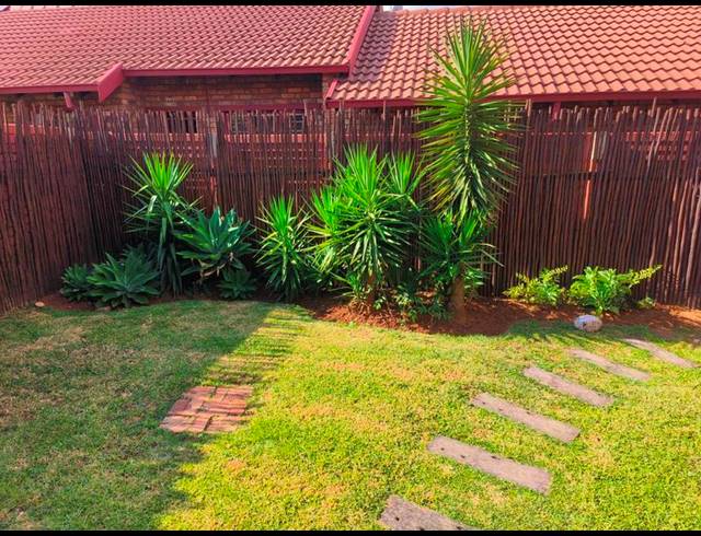 2 BEDROOM PROPERTY TO RENT IN ROOIHUISKRAAL NORTH